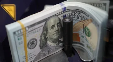 «الدولار يتراجع والجنيه يثبت» انخفاض سعر العملة الأمريكية بنهاية تعاملات 4/8/2025 في مصر مع استقرار ملحوظ للجنيه
