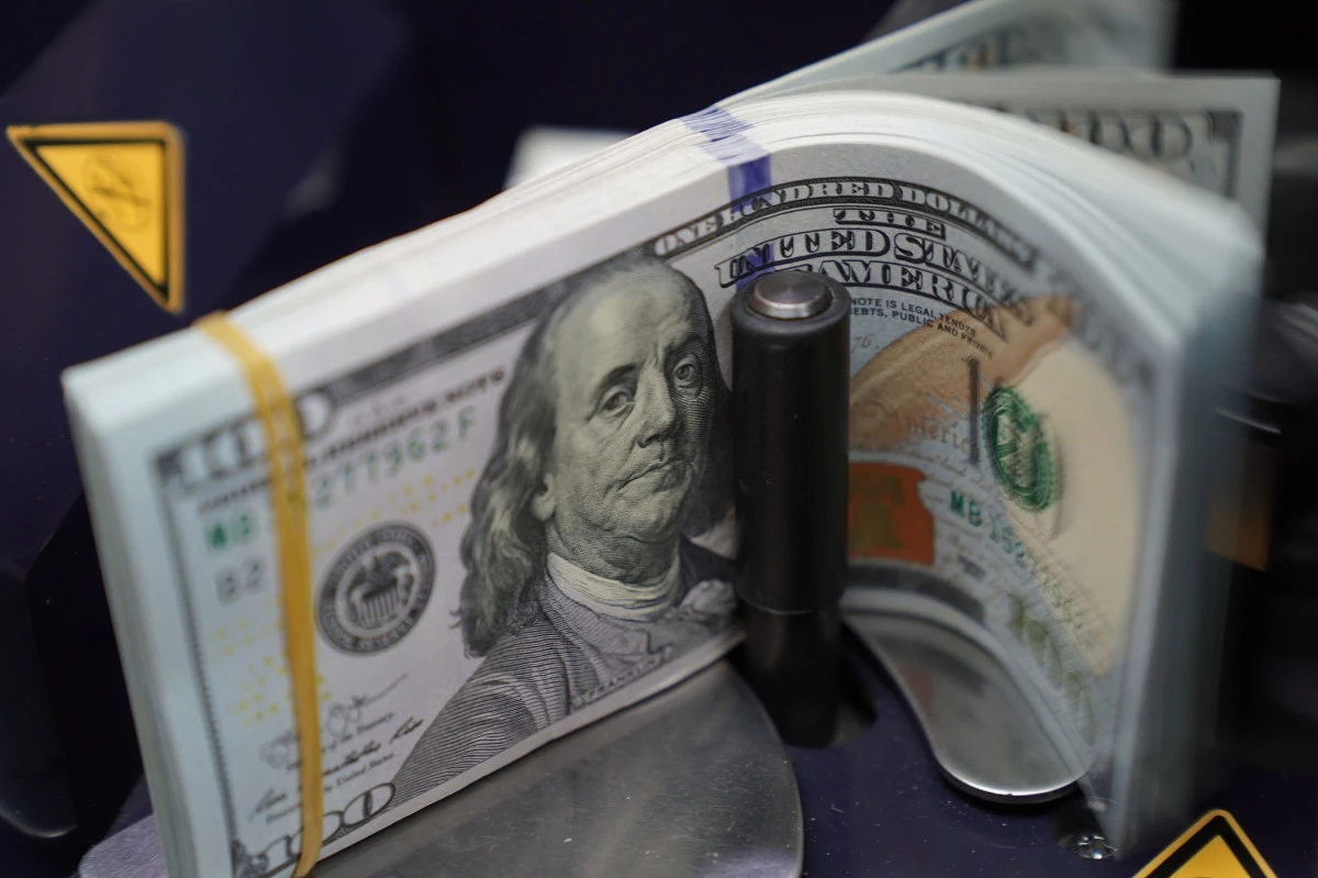 «الدولار يتراجع والجنيه يثبت» انخفاض سعر العملة الأمريكية بنهاية تعاملات 4/8/2025 في مصر مع استقرار ملحوظ للجنيه