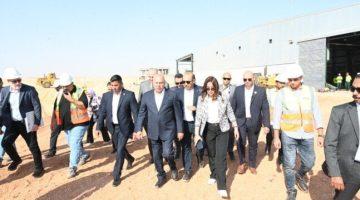 وزير الصناعة والبيئة يتفقدان مجمع إدارة المخلفات بالعاشر من رمضان بالصور