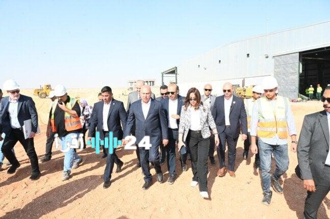 وزير الصناعة والبيئة يتفقدان مجمع إدارة المخلفات بالعاشر من رمضان بالصور