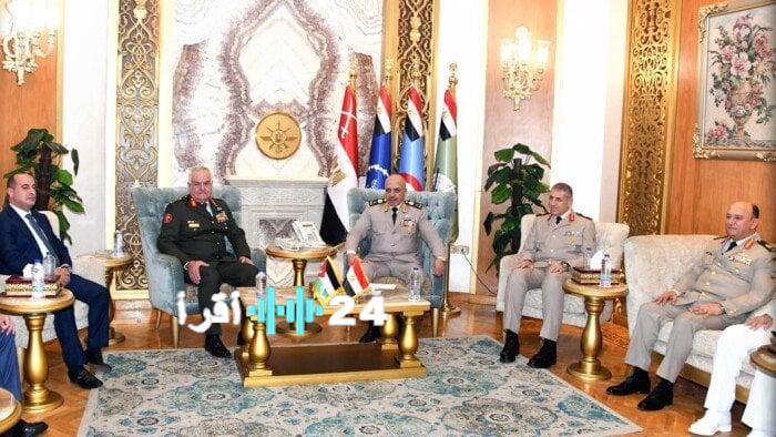 وزير الدفاع ورئيس الأركان يستقبلان نظيرهما الأردني في لقاء رسمي مصور