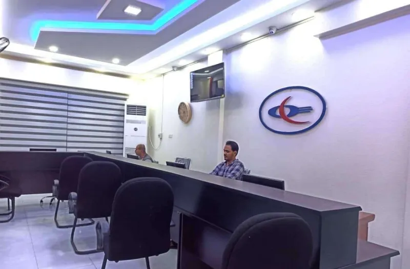 «تخفيف الأعباء عن المسافرين» وزير النقل يوجه بمراجعة أسعار تذاكر اليمنية وبيعها بالريال اليمني