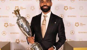 «إنجاز تاريخي» محمد صلاح يتربع على عرش الأفضل في إنجلترا للمرة الثالثة ويقود ليفربول نحو موسم استثنائي