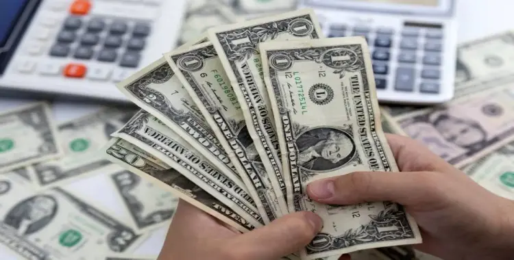 «صعود وهبوط» الدولار يسجل 48.70 جنيهًا في بنك مصر