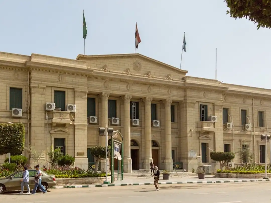 «التحق بمقعدك» شروط القبول في أقسام كلية الآداب جامعة القاهرة للعام الدراسي 2025-2026 (انتظام)