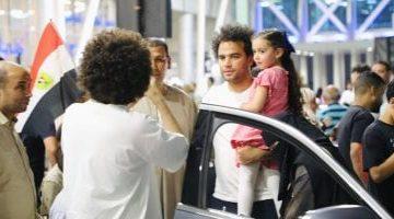 «استقبال الأبطال» أحمد ناصر دبابة يعود إلى أرض الوطن وسط حفاوة جماهيرية في القاهرة