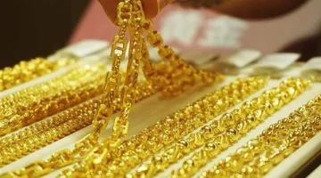 «الجنيه الذهب بكام؟» الذهب يتراجع الخميس وسط تداعيات قرار ترامب بشأن الرسوم الجمركية على واردات السبائك