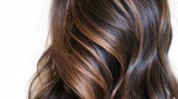 الشعر البني يتربع على عرش موضة 2025 خمس خطوات تزيد تألقه