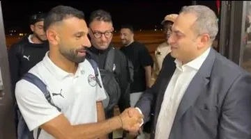 «دعم دبلوماسي» سفير مصر في بوركينا فاسو يستقبل محمد صلاح ويثني على عزيمة الفراعنة