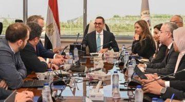 «تحسين مناخ الاستثمار» وزير الاستثمار يبحث مع وفد S&P آفاق التصنيف الائتماني لمصر