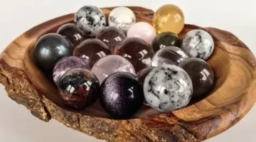 7 أحجار كريمة تعزز التركيز وصفاء الذهن أبرزها العقيق الأخضر