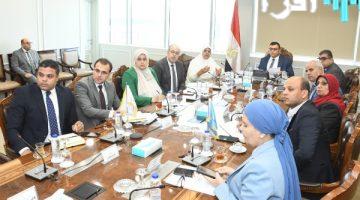 «توجيهات مشددة» وزير الإسكان يراقب التزام الإعلانات بمعايير الطرق والمحاور