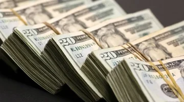 «تذبذب مستمر» الدولار والجنيه المصري رحلة صعود وهبوط في تعاملات اليوم