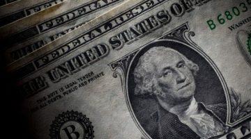 «لحظة بلحظة» الدولار يستقر.. آخر تحديثات سعر الصرف في البنك الأهلي