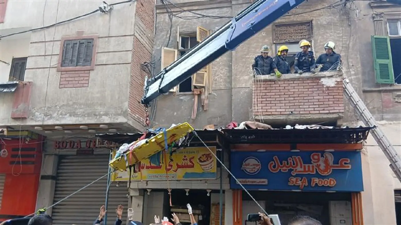 «كارثة في الإسكندرية: انهيار أجزاء من عقار كرموز وإصابة 3 أفراد»