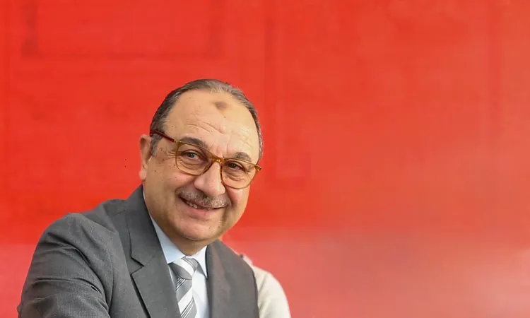 «مشاركة فاعلة في الديمقراطية» وزير قطاع الأعمال العام يشارك في انتخابات مجلس النواب بلجنته الانتخابية بمدرسة سيزا نبراوي بالقاهرة الجديدة