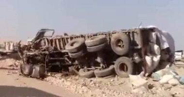 استئناف الحركة المرورية على طريق الإسكندرية الزراعي بعد انقلاب سيارة شاحنة