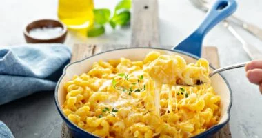 سر طاجن المكرونة بالجبنة المثالي لوجبة منزلية شهية ومشبعة