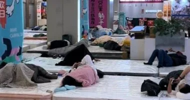 رجل يحصد لقب بطل الاستلقاء بعد صمود تجاوز 33 ساعة متواصلة في مسابقة فريدة