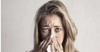 إتيكيت العطس تجنب الإحراج في موسم الأنفلونزا