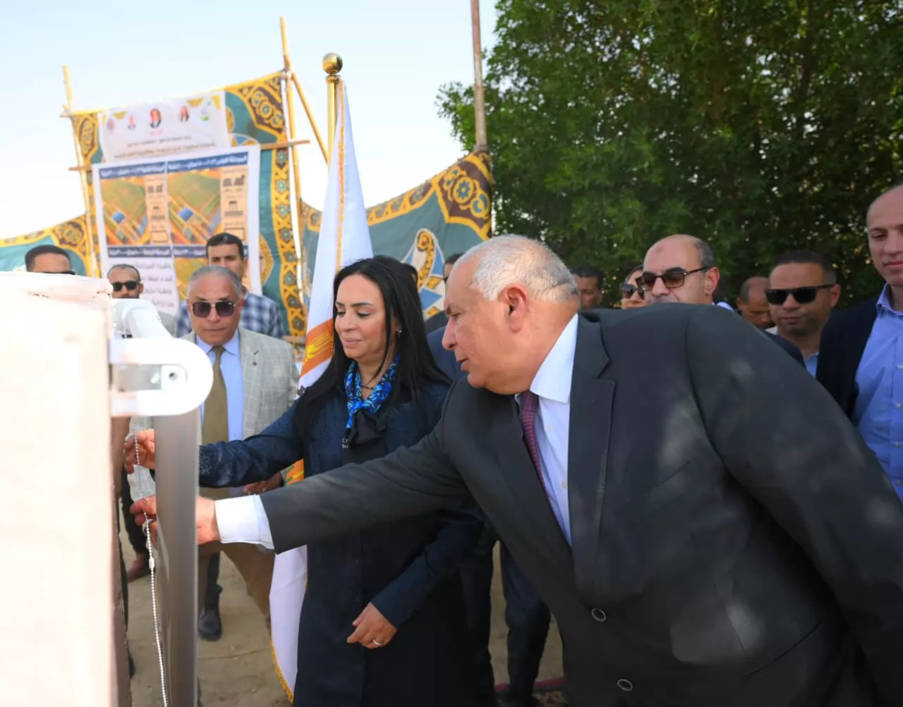 «جولة وزيرة التضامن في مزرعة الوقف الخيري: تأكيد على دعم التنمية في قرية المنيرة بالوادي الجديد»