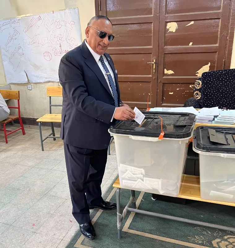 «التصويت للديمقراطية».. الفخراني يشارك في انتخابات النواب بالقليوبية