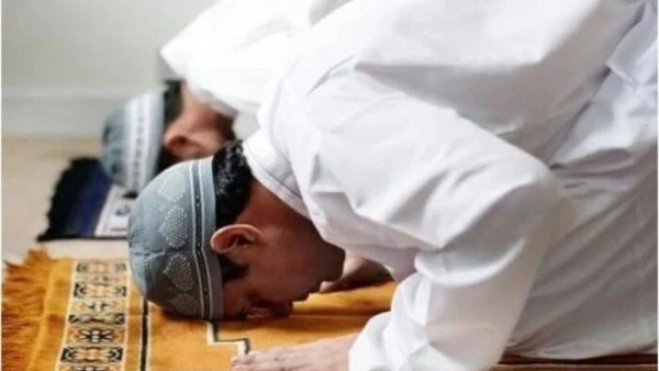 هل يمكن تأخير صلاة العشاء حتى قُبيل الفجر؟ توضيح هام من أمين الفتوى