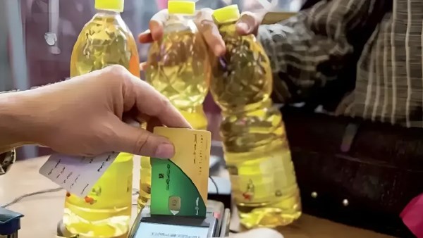 «أسعار الزيوت تبدأ من 27 جنيهًا في منافذ وزارة التموين»