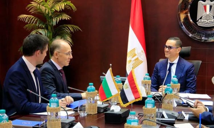 «تعزيز العلاقات الاقتصادية» وزير الاستثمار يبحث مع سفير بلغاريا في القاهرة آفاق التعاون المشترك