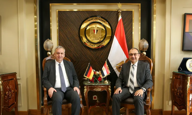 «تعزيز الشراكة الصناعية» وزير قطاع الأعمال العام يستقبل سفير ألمانيا بالقاهرة لبحث سبل التعاون الاستثماري