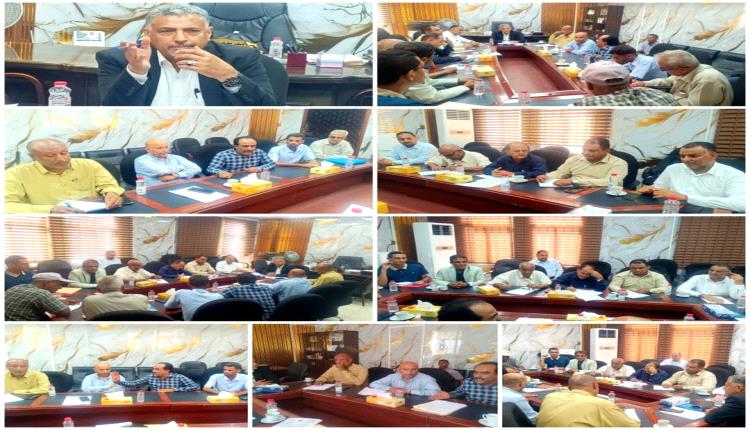 «تدخلات عاجلة لضمان خدمات الصرف الصحي في خور مكسر» نائب محافظ عدن يترأس اجتماعا لمناقشة حلول فعالة لمشكلات الصرف الصحي في المديرية