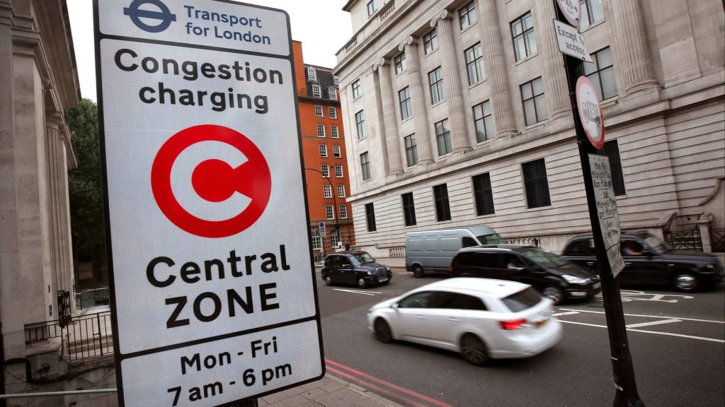 «عودتها إلى الواجهة» البريطانيون يفضلون السيارات الكهربائية وسط تراجع استخدام مركبات البنزين