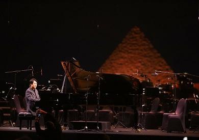 أميرة أبو زهرة تشارك في عزف مع لانج لانج والأوركسترا الملكي البريطاني بمهرجان صدى الأهرامات