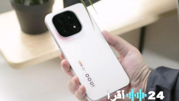 تسريبات جديدة تكشف عن مواصفات وسعر هاتف iQOO 15 المنتظر من vivo