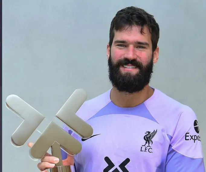 «غموض يكتنف مستقبل النجم المصري» أليسون بيكر يلمح إلى أبعاد شخصية في تراجع مستوى محمد صلاح