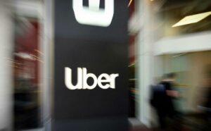 «معركة ضريبية كبرى تلوح بالأفق» باريس تطالب أوبر بدفع 1.7 مليار يورو كمتأخرات ضريبية عن أجور السائقين