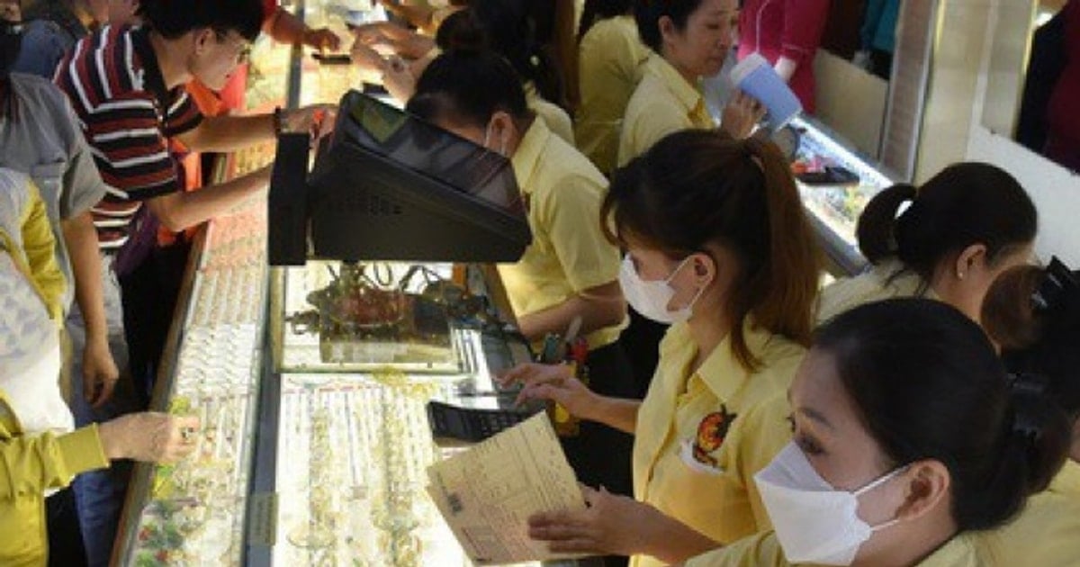 تراجع أسعار الذهب بين 3 و5 ملايين دونغ فيتنامي وصعود سعر BTMC SJC بمقدار 5 ملايين دونغ فيتنامي