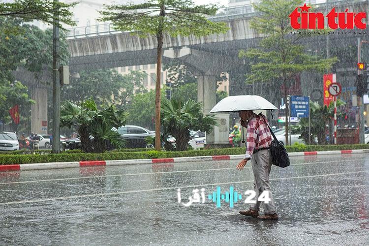 عواصف رعدية تسيطر على المناطق الجبلية بشمال فيتنام ودرجات حرارة مرتفعة في جنوب شرق البلاد