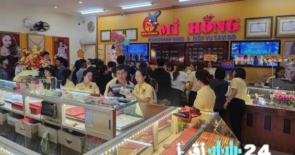 انخفاض سعر الذهب إلى أقل من 4400 دولار للأونصة مع بدء التداولات