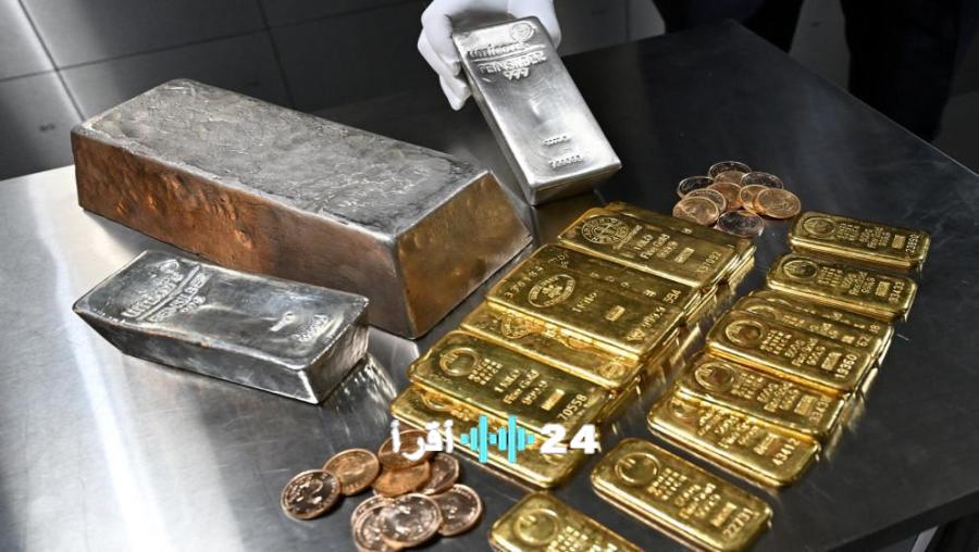 تراجع قوي في أسعار الذهب يقرب المعدن الثمين من محو مكاسبه خلال العام