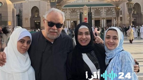 «روجيña تتألق برفقة زوجها وابنتيها مايا ومريم خلال زيارتهم للمسجد النبوي»