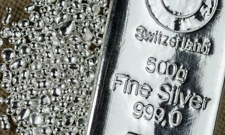 «الفضة تواجه ضغوط السياسة النقدية وتسجل ثاني أكبر خسارة أسبوعية»