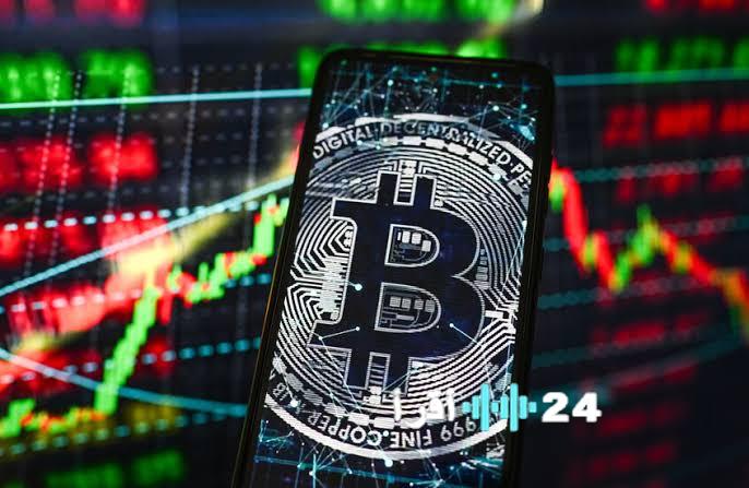 «قفزة مذهلة لعملة البيتكوين تتخطى 70 ألف دولار»