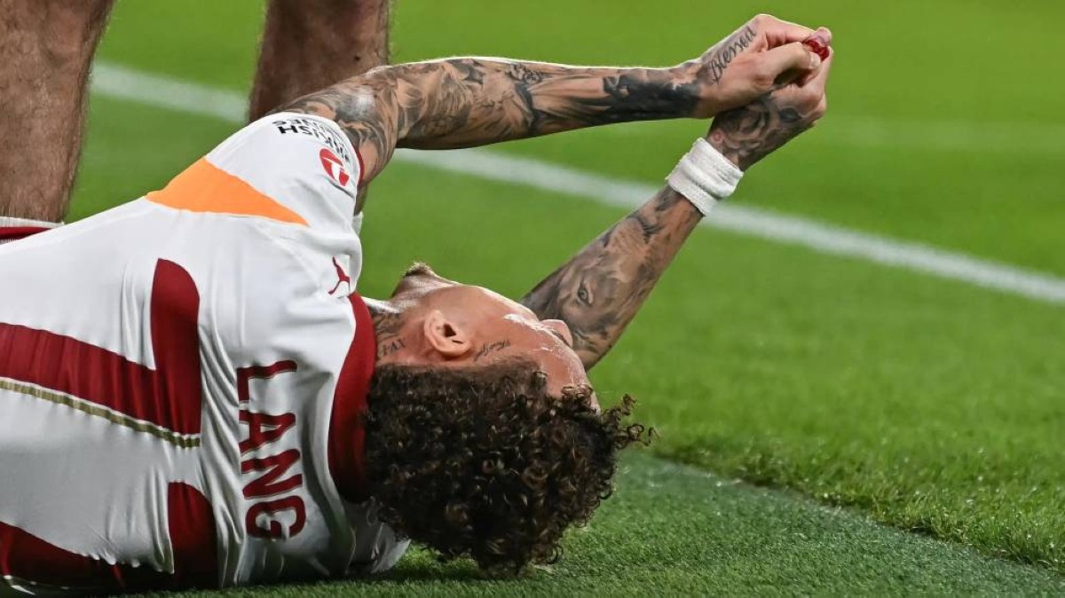 أزمة مفاجئة بين ليفربول وغالاطة سراي عقب تعرض أحد لاعبيه لإصابة في الإصبع