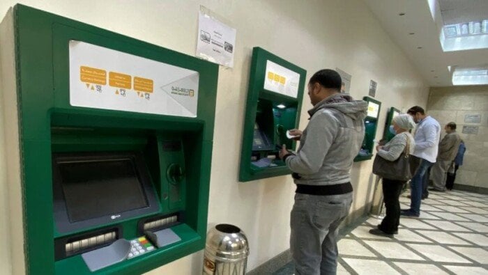البنوك تقدم خدماتها الرقمية وماكينات الصراف الآلي خلال إجازة عيد الفطر للمواطنين