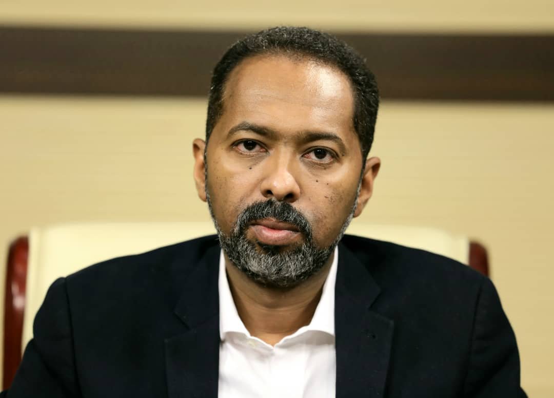 انتقادات حادة توجه خالد عمر يوسف القيادي في تحالف صمود على خلفية مواقفه واتهامات بالتقصير وغياب الحضور السياسي