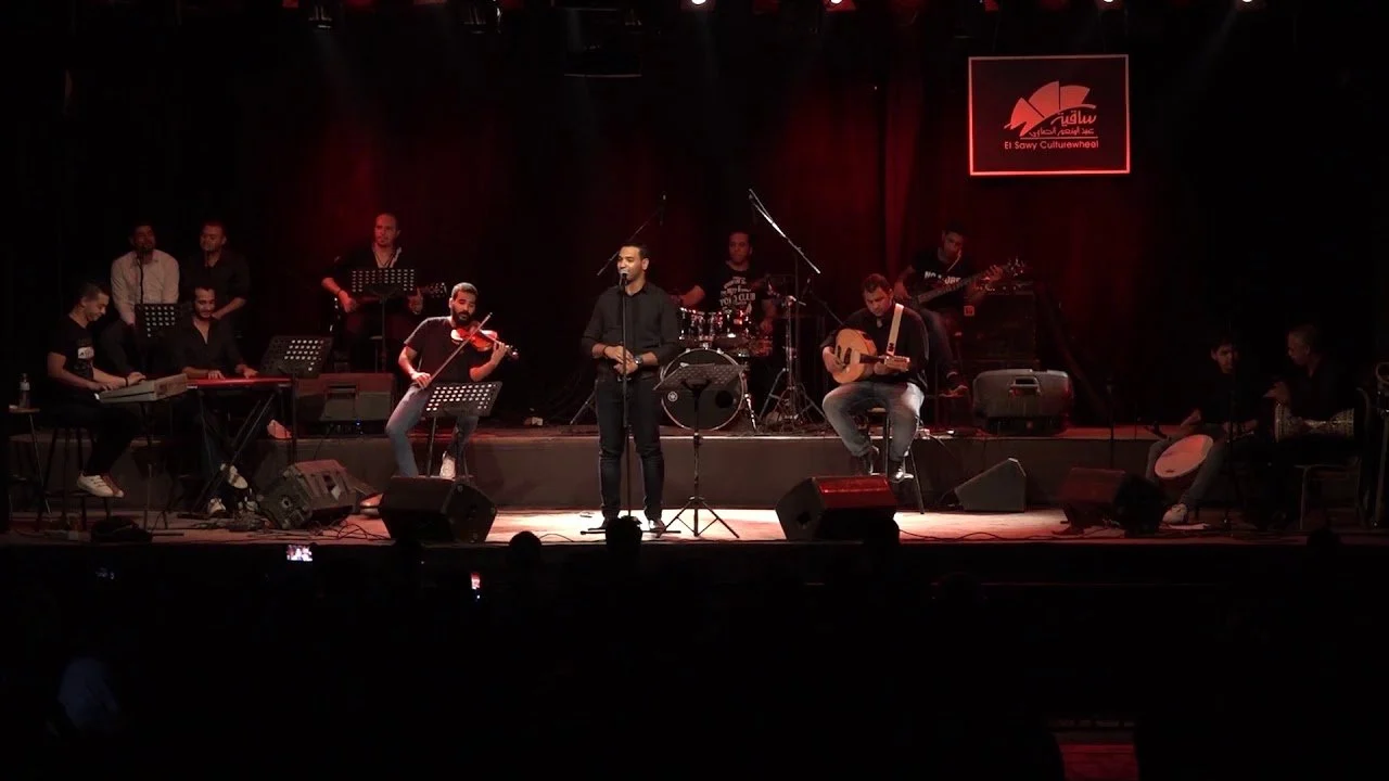 حفلة حية لفرقة كوكتيل باند في ساقية الصاوي خلال أبريل 2023