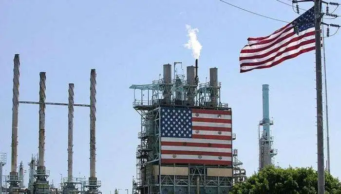 «أمريكا تعزز استراتيجيتها النفطية بضخ 45.2 مليون برميل من الاحتياطي الاستراتيجي» .. «وأسعار النفط تسجل ارتفاعات قياسية لم تشهدها منذ 4 سنوات»