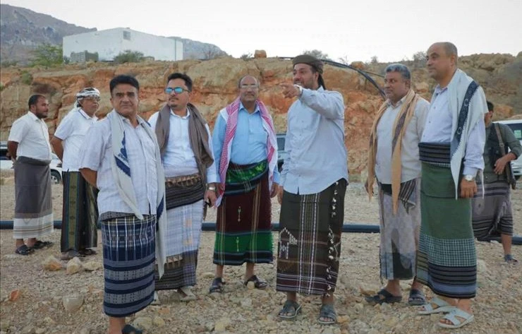 مسؤولون يفترقون عن مناصبهم ويعودون لنمط حياتهم الطبيعي بعد فترات من العمل والتغيير