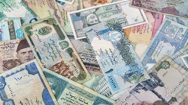 الدينار الكويتي يتربع على عرش العملات العربية في تحديثات الأسعار اليوم